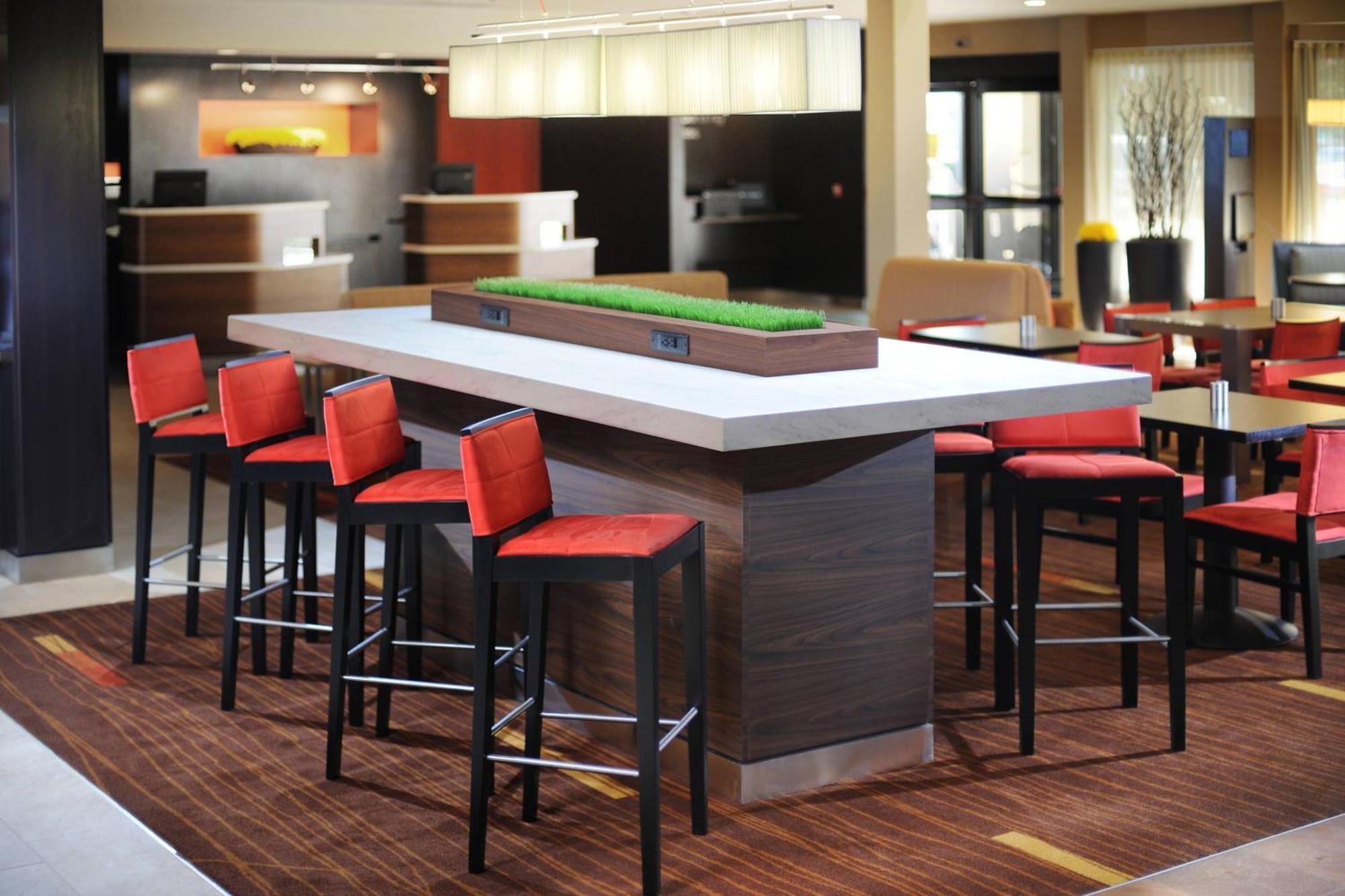 Courtyard By Marriott Houston Hobby Airport Hotel Exterior photo