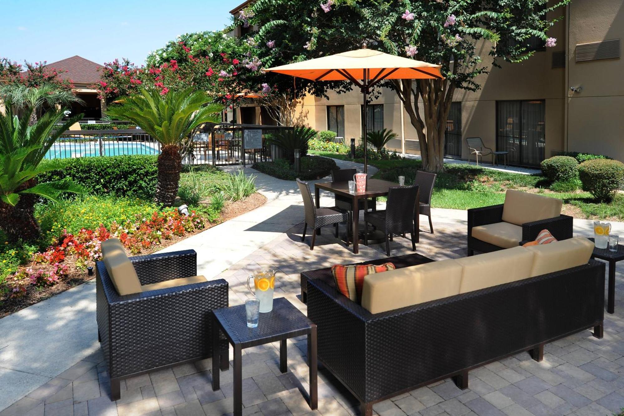 Courtyard By Marriott Houston Hobby Airport Hotel Facilities photo